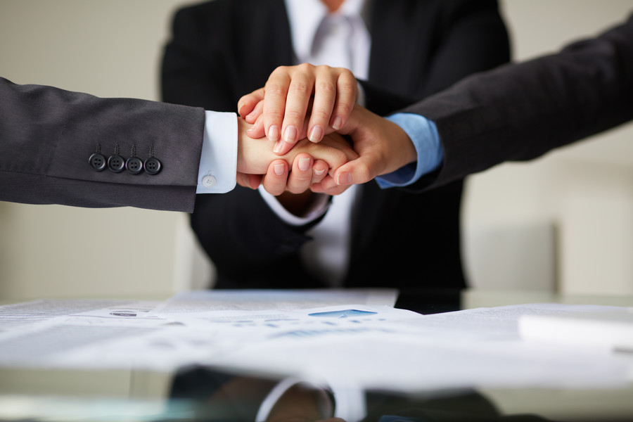 深圳律師事務(wù)所視角下的自媒體賬號(hào)處置與涉軍虛假內(nèi)容的法律責(zé)任