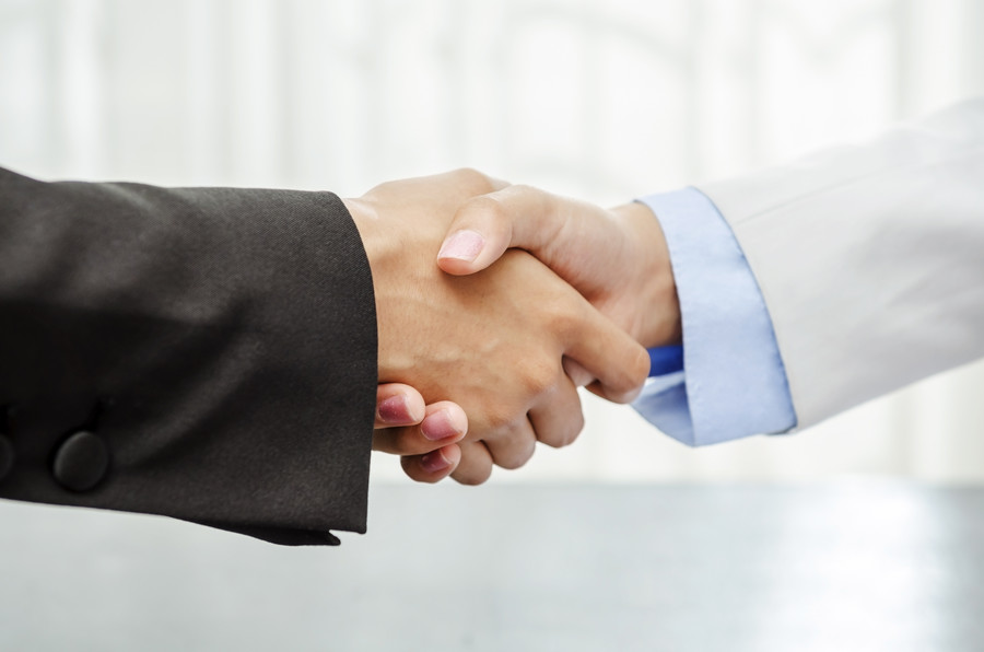 深圳律師事務所視角:長沙臭豆腐店員在公廁處理原材料事件的法律分析與社會責任