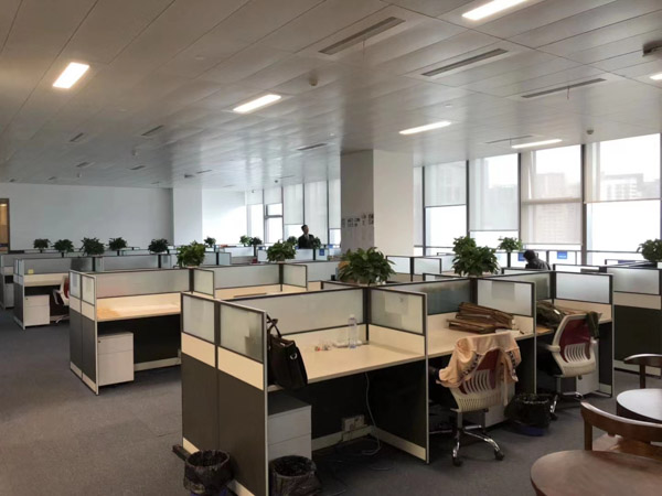 老人在公共場合摔倒受傷，深圳人身損害律師：法院如何審理？