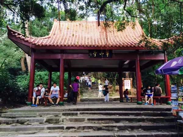 深圳知名刑事律師來講講利用內(nèi)幕信息交易要承擔(dān)的后果