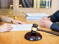 <b>深圳律師咨詢網(wǎng)剖析：欠網(wǎng)貸不還能否辦銀行卡？</b>